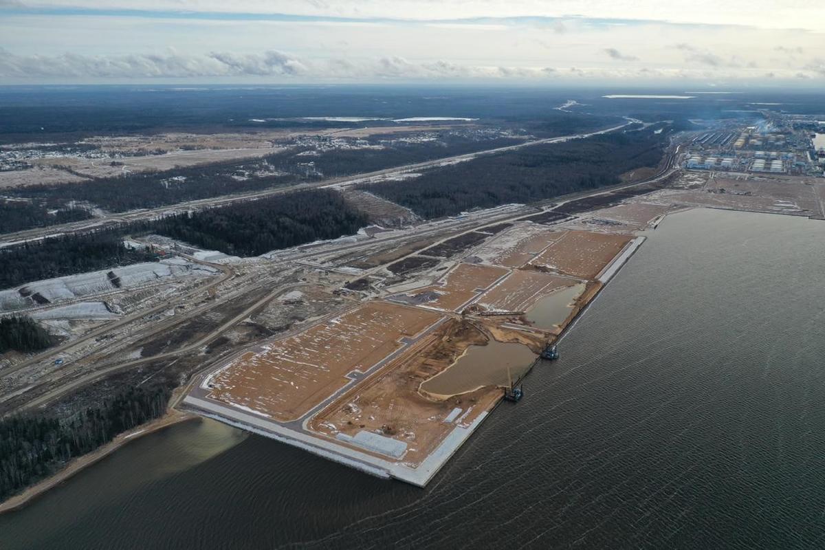 Искусственные земли в мире. Терминал LUGAPORT. Усть-Луга порт дамба. Усть-Луга остров. Искусственный земельный участок на водном объекте.